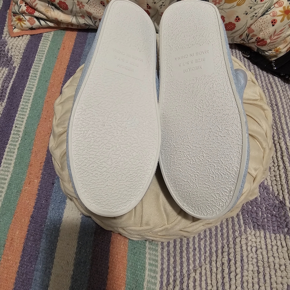 Muk Luk Adaptive Slippers - Picture 6 of 7